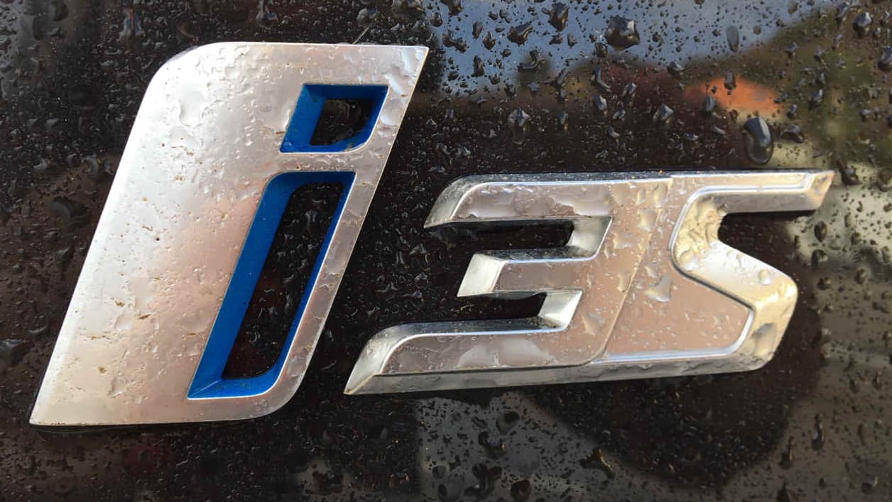 Cette version S se veut plus sportive que l'i3 classique. Elle affiche un 0 à 100 en moins de 7 secondes.