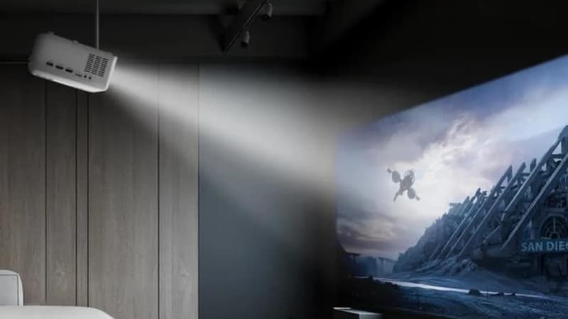 Ce vidéoprojecteur est le chouchou des internautes, pas étonnant vu le prix proposé