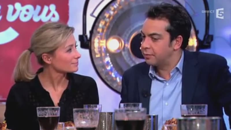 Patrick Cohen avec Anne-Sophie Lapix sur le plateau de "C à vous", après son malaise vagal en direct.