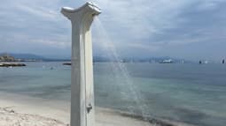 Une douche de plage à Antibes (photo d'illustration).