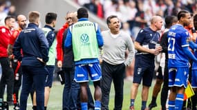 Christophe Pélissier sur le banc de l'AJA lors de Lyon-Auxerre, le 27 octobre 2024.