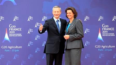 Le ministre français de l'Agriculture Bruno Le Maire et son homologue allemande Ilse Aigner à Paris. Les pays du G20 ont adopté jeudi à Paris un plan d'action pour lutter contre la forte volatilité des cours des produits agricoles. /Photo prise le 23 juin