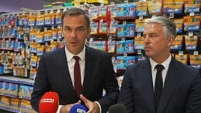 Olivier Véran en visite dans un supermarché