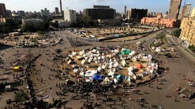 Place Tahrir au Caire. Le ministre de la Défense et chef d'état-major de l'armée égyptienne, le général Abdel Fattah al Sissi, a proposé la tenue d'un "dialogue national" mercredi pour mettre fin à la crise politique qui secoue le pays. /Photo prise le 11
