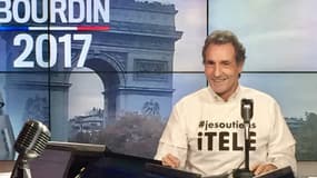 Jean-Jacques Bourdin a affiché son soutien aux journalistes d'iTELE, en grève depuis le 17 octobre.