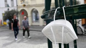Un masque FFP2 dans une rue autrichienne le 1er avril 2021. 