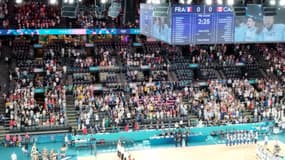 Une tribune très parsemée avant le quart de finale France-Canada à Bercy, le 06/08/2024