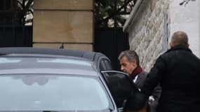 Nicolas Sarkozy quitte son bureau à Paris pour prendre la direction du tribunal en vue du procès Bygmalion, le 17 mars 2021