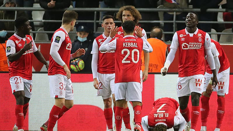 Reims qui célèbre après l'ouverture du score contre l'ASSE