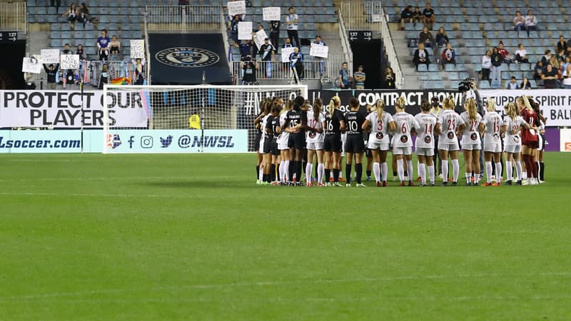 Les joueuses de Washington Spirit et de Gotham FC ont arrêté leur match pendant une minute pour protester contre les agressions sexuelles d'un ancien entraîneur