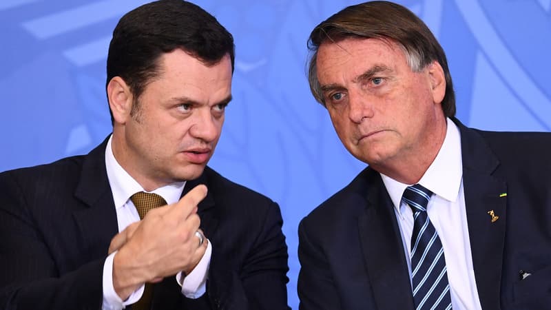 Anderson Torres (à gauche), alors ministre de la Justice, avec celui qui est alors président du Brésil Jair Bolsonaro à Brasilia, le 27 juin 2022