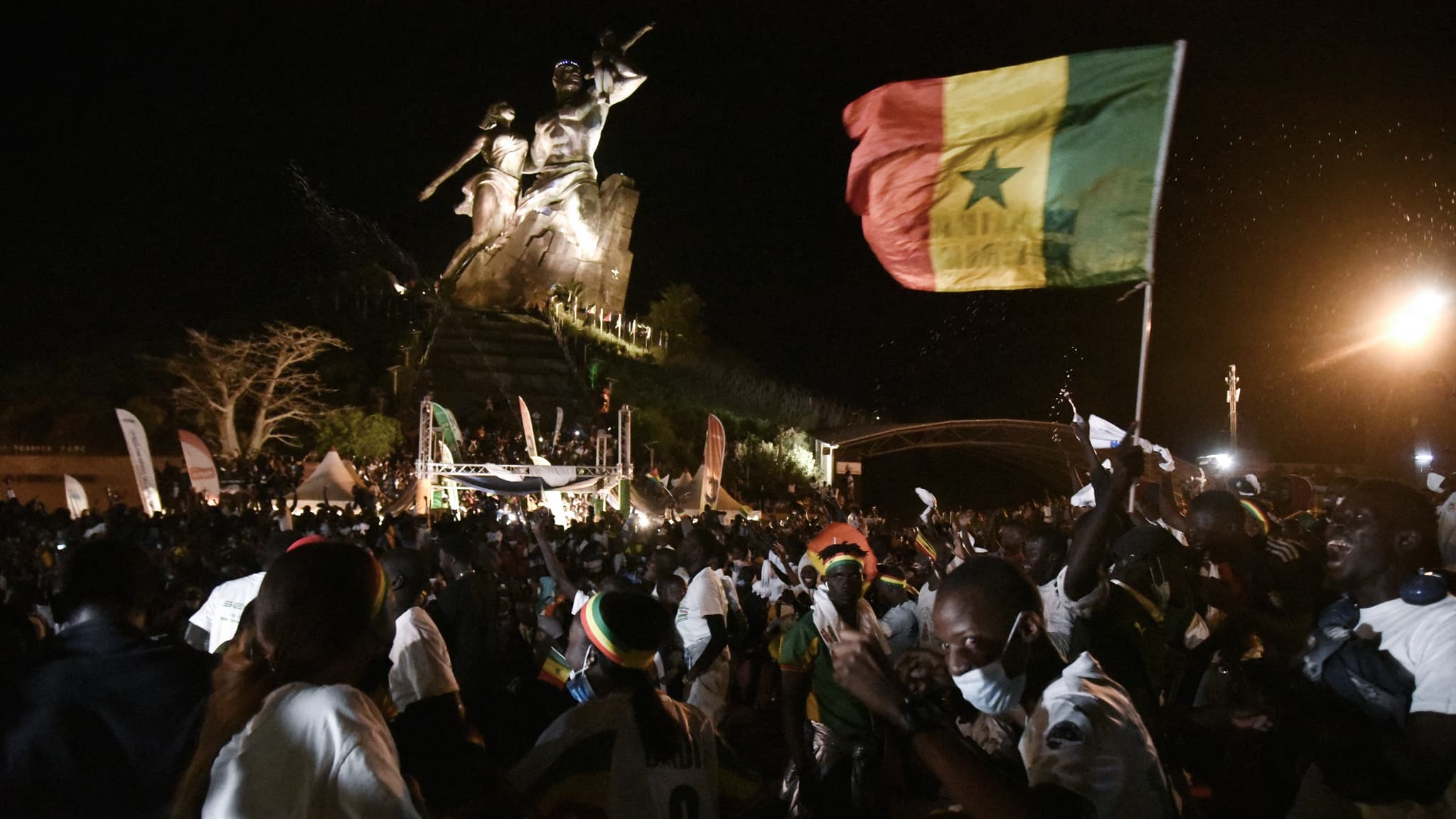 CAN 2022: folle ambiance à Dakar après la victoire du Sénégal en demi-finale