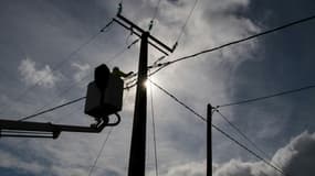Un salarié d'Enedis, mobilisé dans le cadre de la Force d’intervention rapide de l’électricité à Pont-Aven en Bretagne à la suite du passage de la tempête Ciaran, est décédé dans un accident (Illustration) 