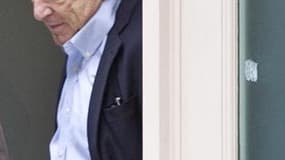 Samedi, au lendemain de la levée de son assignation à résidence, Dominique Strauss-Kahn quitte le logement qu'il loue à New York depuis sa remise en liberté. Le PS n'empêchera pas l'ancien favori des sondages de se présenter à la primaire socialiste s'il