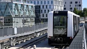 L'une des rames de la nouvelle ligne b, à Rennes. Elle sont plus spacieuses que celles de la ligne a et dotées de grandes baies vitrées.