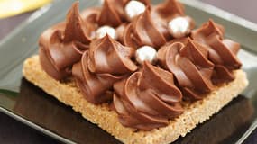 Dégustez ce délicieux gâteau aux 2 chocolats avec notre recette.  
