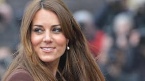 Kate Middleton, duchesse de Cambridge et épouse du prince William, aurait accidentellement révélé le sexe de son futur bébé, laissant échapper qu'elle était enceinte d'une fille devant une foule d'admirateurs. /Photo prise le 5 mars 2013/REUTERS/Toby Melv