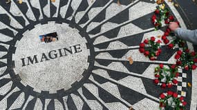 La mosaïque hommage à John Lennon, à Central park, à New York.
