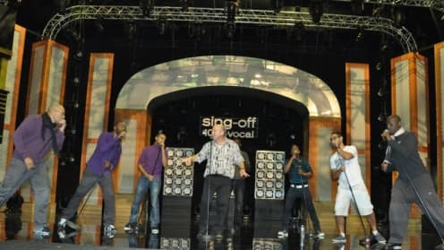 A la rentrée 2011, France 2 avait tenté de rajeunir son audience avec le télé-crochet "Sing Off" qui avait fait un bide d'audience