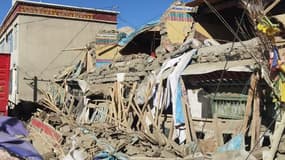 Un séisme survenu mardi dans la région himalayenne du Tibet, dans le sud-ouest de la Chine, a fait au moins 126 morts et provoqué l'effondrement de nombreux bâtiments.