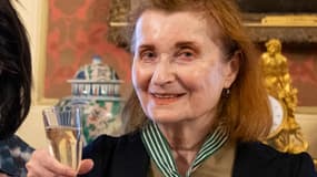 L'écrivaine autrichienne prix Nobel de littérature, Elfriede Jelinek, en avril 2024 à l'ambassade d'Autriche à Paris.
