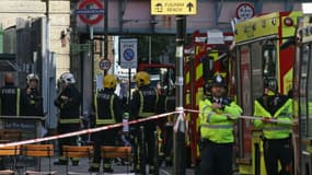 Les secours après l'attentat à Parsons Green, une station de métro londonien, le 15 septembre 2017