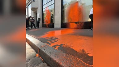 Trois personnes du mouvement Dernière Rénovation ont réalisé une action avant le défilé Louis-Vuitton à Paris, lundi 2 octobre.