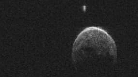 Les premières images de la Nasa de l'astéroïde 2004 LB86, qui a frôlé la Terre ce lundi, ont réservé une drôle de surprise aux scientifiques: ce dernier cachait en effet un mini-satellite avec lui, comparable à notre Lune.