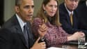Le président Barack Obama et la secrétaire à la Santé et aux Services sociaux, Sylvia Mathews Burwell (C) présentent à Washington le 27 mars 2015 un plan d'action pour combattre le mauvais usage des antibiotiques