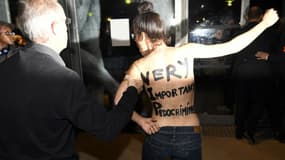 Des manifestantes de Femen sont intervenues lors de l'inauguration de l'exposition consacrée à Roman Polanski à la Cinémathèque de Paris, le 30 octobre 2017
