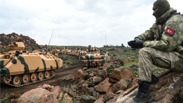 Un soldat turc à la frontière syrienne.