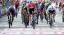 Fabio Jakobsen s'impose au sprint devant Sam Bennett sur la Vuelta