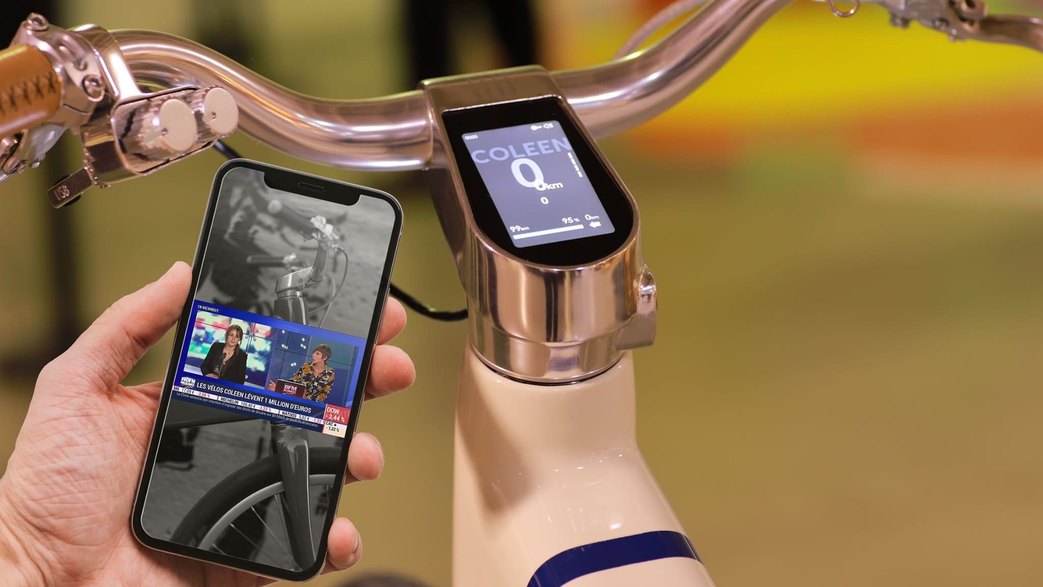 Le tableau de bord du Coleen est connecté à son smartphone via une appli Le tableau de bord du Coleen est connecté à son smartphone via une appli