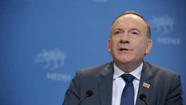 Le patron du Medef, Pierre Gattaz, a enfoncé le clou sur ses thèmes favoris: la fiscalité et l'assouplissement des règles régissant le travail.