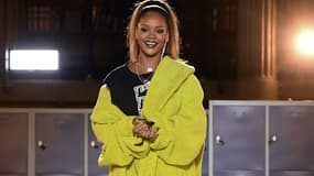 Rihanna à la BNF lors de la Fashion Week à Paris, le 6 mars 2017.