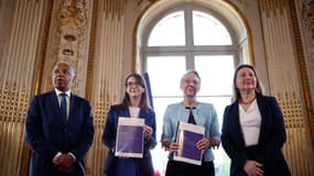 Aurore Bergé et Élisabeth Borne lors de la remise du rapport de la lutte contre l'antisémitisme à Paris le 28 avril 2025