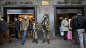 Des soldats devant la gare de Bruxelles-Central