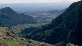 Le volcan se situe dans la vallée du Rift, en Éthiopie. 