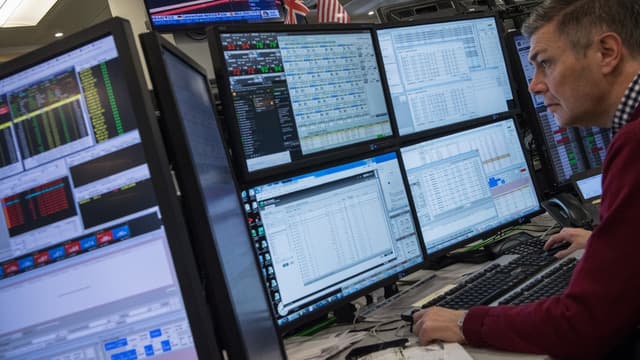 Le système de Symphony permet à des traders d'envoyer des messages privés à leurs clients, d'échanger de façon confidentielle sur des analyses financières ainsi que sur des ordres d'achat.