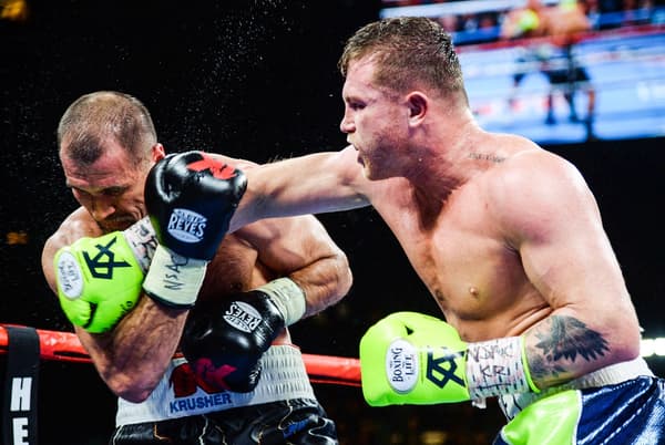 Saul "Canelo" Alvarez (à droite) lors de sa victoire sur Sergey Kovalev