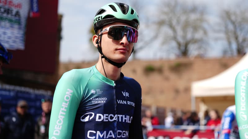 Le coureur francais Paul Seixas avant le depart des Strade Bianche 7 mars 2026 2248414