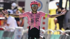 Richard Carapaz remportant la 17e étape du Tour de France, le 17 juillet 2024