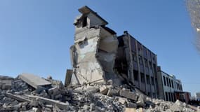 Les ruines d'une école à Kharkiv, en Ukraine, détruite par l'armée russe, et photographiée le 23 mars 2022.