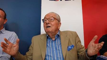 Pour Jean-Marie Le Pen, la France a raison de renvoyer les Roms dans leur pays d'origine mais devrait s'attaquer à la cause du "problème" et faire modifier les traités de l'Union européenne. Le président du Front national s'exprimait pour la première fois