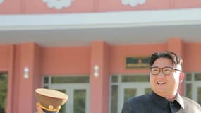 Kim Jung-Un au cours d'une inspection. 