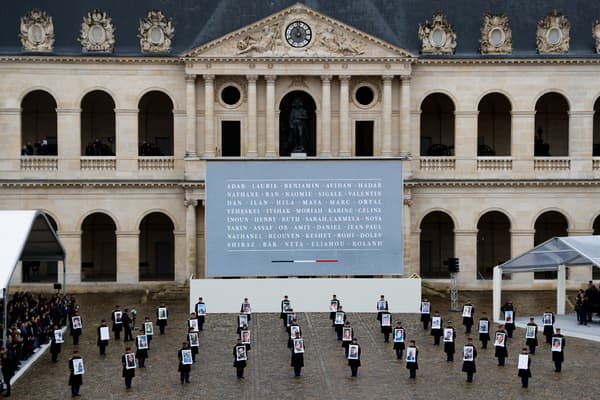 Attaque Du 7 Octobre: L'image Forte Des Portraits Des Victimes Exposés ...