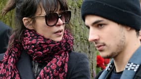 Sophie Marceau et son fils Vincent, à l'enterrement de son ex-mari, le cinéaste Andrzej Zulawski.