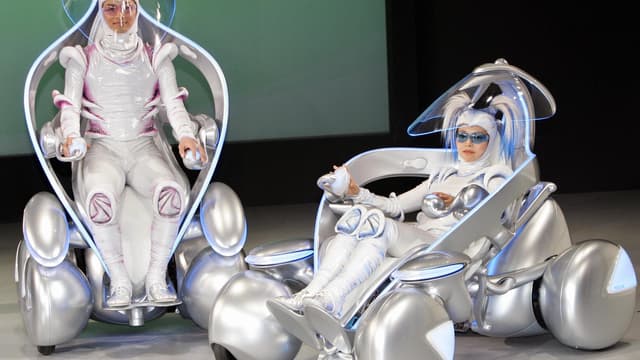 Le concept I Unit, de Toyota, présenté en 2005, devait redonner de la mobilité aux personnes âgées ou handicapées. Le constructeur japonais compte désormais plus sur une voiture progressivement autonome pour redonner de la mobilité.