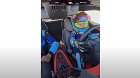 Cet enfant de 5 ans a dépassé les 300 km/h sur circuit au volant d'une Lamborghini Revuelto.