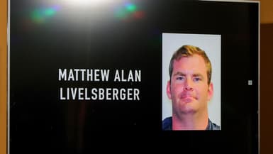 Une photo du permis de conduire de Matthew Alan Livelsberger est affichée lors d'une conférence de presse de la police de Las Vegas, le 2 janvier 2025.